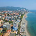 Luce Del Sol With Pool * Alassio