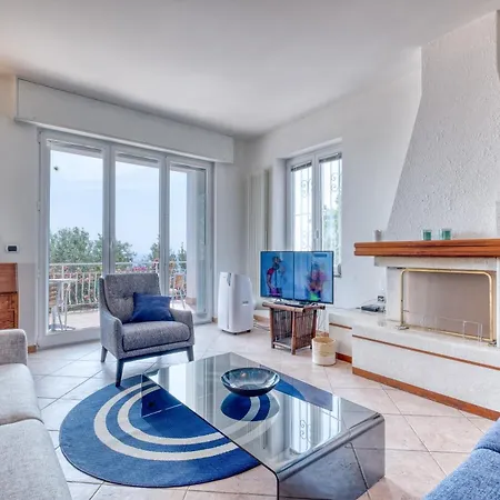 Luce Del Sol With Pool - Happy Apartment