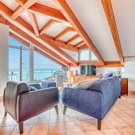 アパート Luce Del Sol With Pool アラッシオ