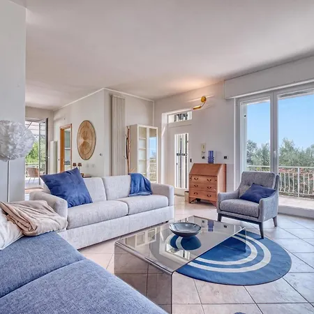 Luce Del Sol With Pool Apartment