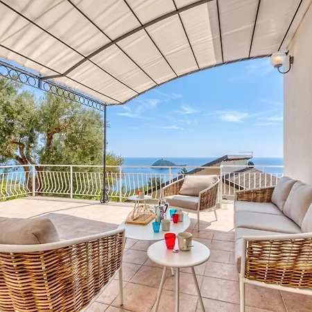 Апартаменты Luce Del Sol With Pool Алассио